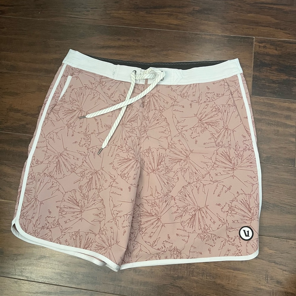 Vuori Cruise Men’s Board Shorts Size 32